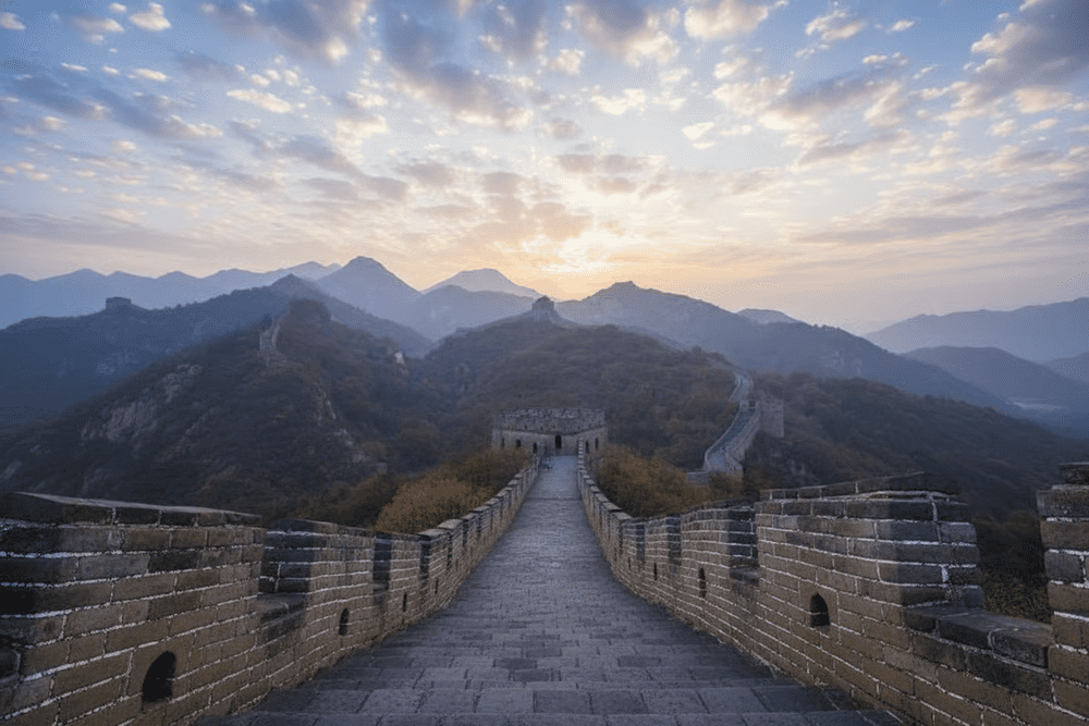 The fall season in Xi’an with the beautiful landscape of golden leaves (Source: Internet)